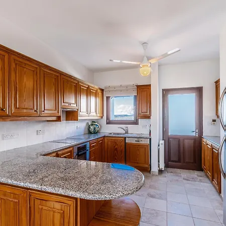 Mountain View 6 Bed Mansion With Private Padel Court, Pool & Gym Βίλα *