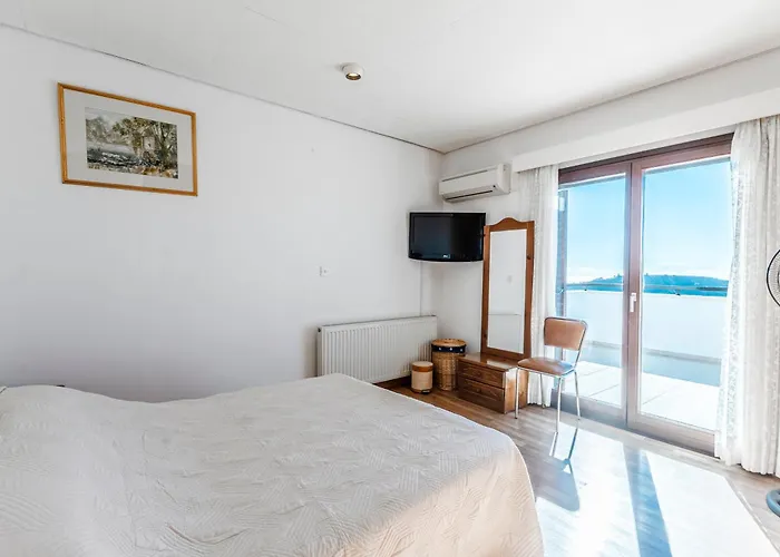 Vila Mountain View 6 Bed Mansion With Private Padel Court, Pool & Gym