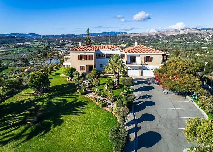 Mountain View 6 Bed Mansion With Private Padel Court, Pool & Gym * لارنكا