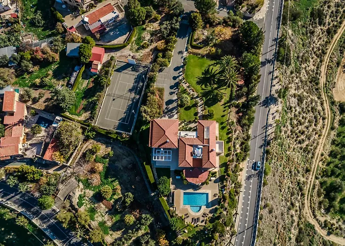 Mountain View 6 Bed Mansion With Private Padel Court, Pool & Gym Vila Larnaca