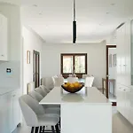 Вілла Mountain View 6 Bed Mansion With Private Padel Court, Pool & Gym
