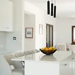 Вілла Mountain View 6 Bed Mansion With Private Padel Court, Pool & Gym Ларнака