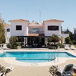 Mountain View 6 Bed Mansion With Private Padel Court, Pool & Gym Villa Lárnaca