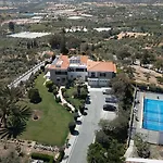 Вілла Mountain View 6 Bed Mansion With Private Padel Court, Pool & Gym *