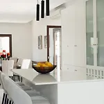 Вілла Mountain View 6 Bed Mansion With Private Padel Court, Pool & Gym