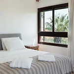 Mountain View 6 Bed Mansion With Private Padel Court, Pool & Gym Lárnaca