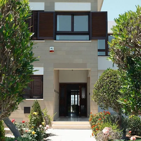 Mountain View 6 Bed Mansion With Private Padel Court, Pool & Gym