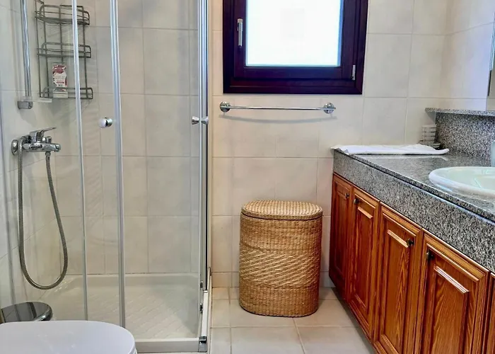 Mountain View 6 Bed Mansion With Private Padel Court, Pool & Gym Villa *