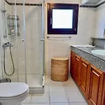 Mountain View 6 Bed Mansion With Private Padel Court, Pool & Gym فيلة *