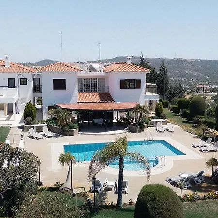 Mountain View 6 Bed Mansion With Private Padel Court, Pool & Gym Vilă Larnaca