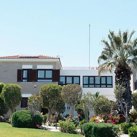 Mountain View 6 Bed Mansion With Private Padel Court, Pool & Gym