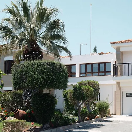 Mountain View 6 Bed Mansion With Private Padel Court, Pool & Gym