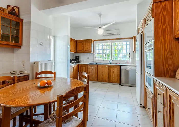 Mountain View 6 Bed Mansion With Private Padel Court, Pool & Gym * Larnaka