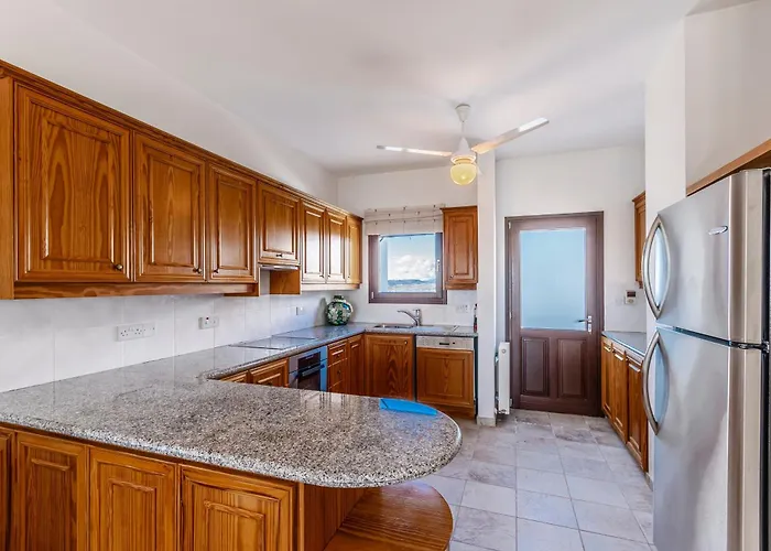 Mountain View 6 Bed Mansion With Private Padel Court, Pool & Gym Villa *