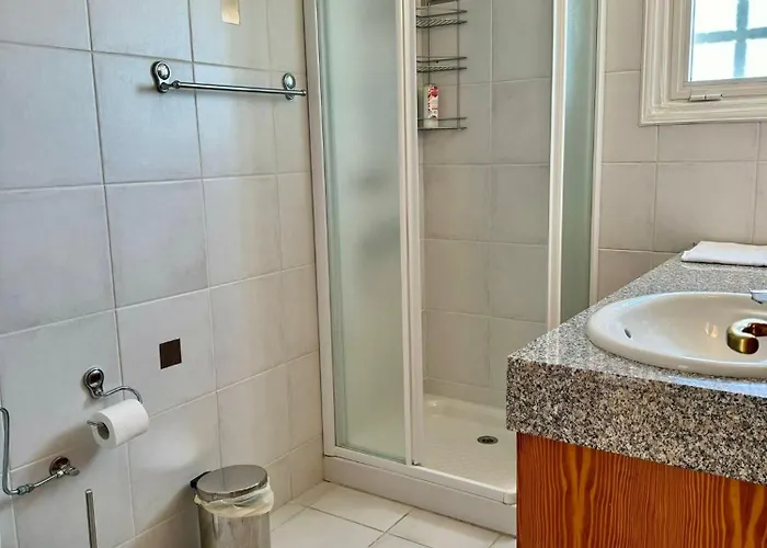 Villa Mountain View 6 Bed Mansion With Private Padel Court, Pool & Gym